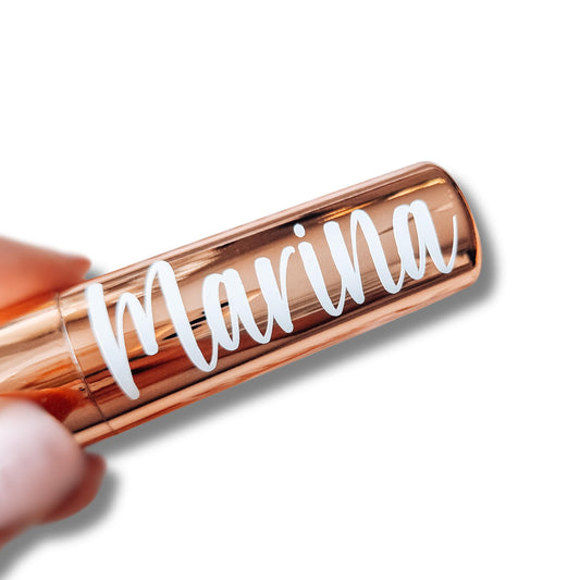 Personalisierter Lippenbalsam mit Namen aus hochwertigem Permanent-Vinyl