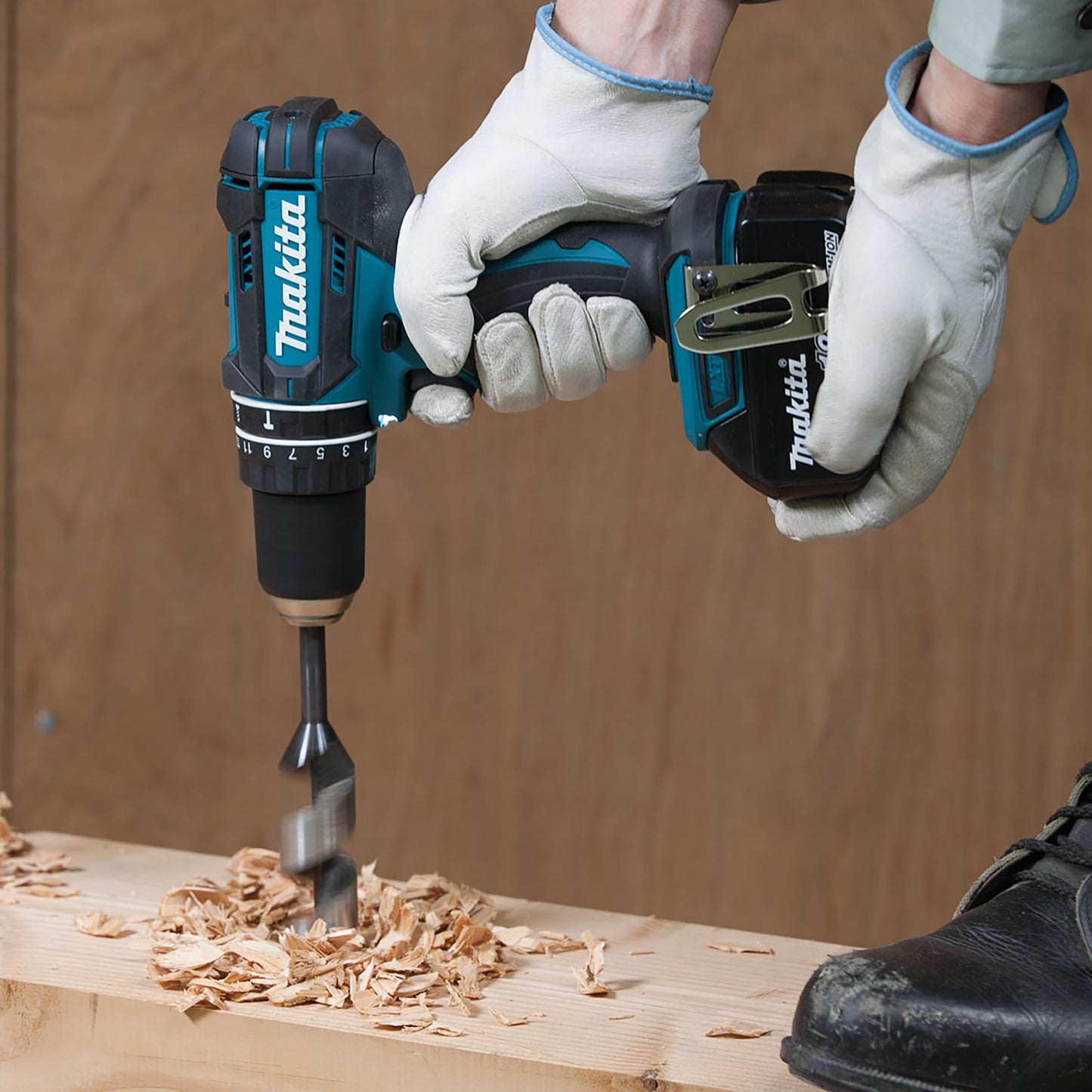 Makita impact drill (96-piece): 18V/3.0Ah, 2 batteries + charger in aluminum case