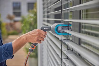 Gardena Cleansystem Jalousienbürste: Reinigungsbürste, drehbarer Bürstenkopf mit Wasseranschluss